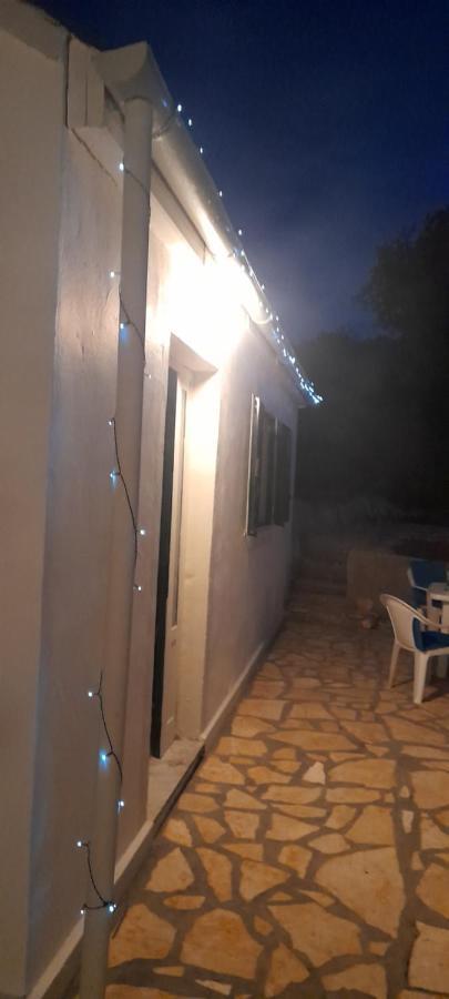 Lovely Studio In Strinilas With Its Own Pool Екстериор снимка