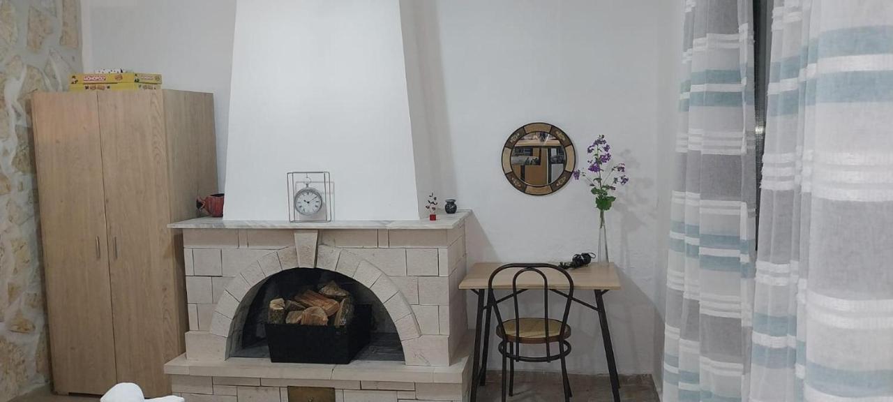 Lovely Studio In Strinilas With Its Own Pool Екстериор снимка