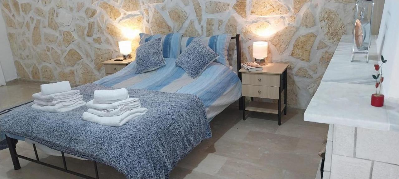 Lovely Studio In Strinilas With Its Own Pool Екстериор снимка