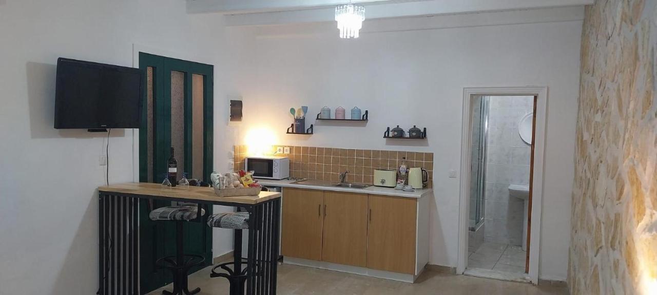 Lovely Studio In Strinilas With Its Own Pool Екстериор снимка