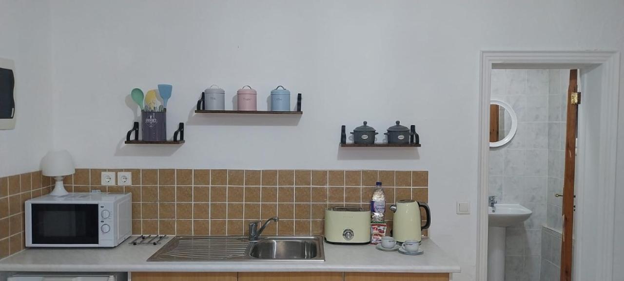 Lovely Studio In Strinilas With Its Own Pool Екстериор снимка