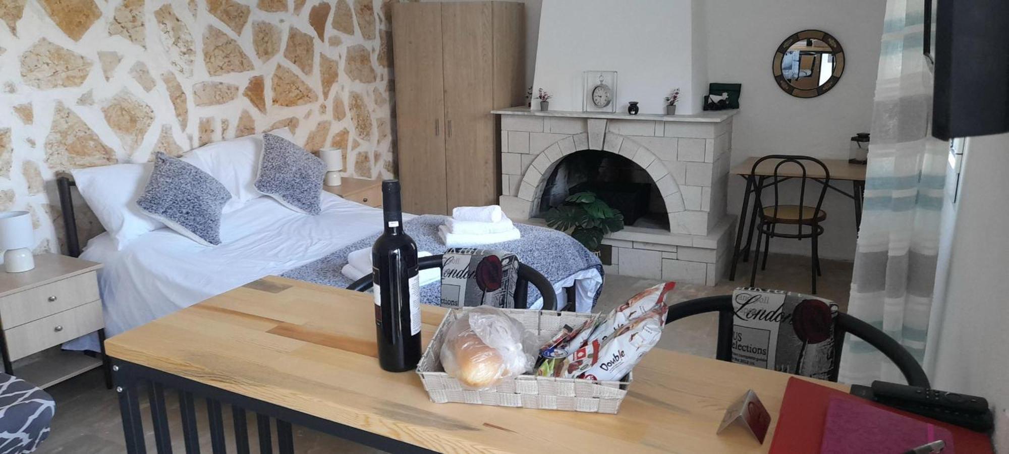 Lovely Studio In Strinilas With Its Own Pool Екстериор снимка