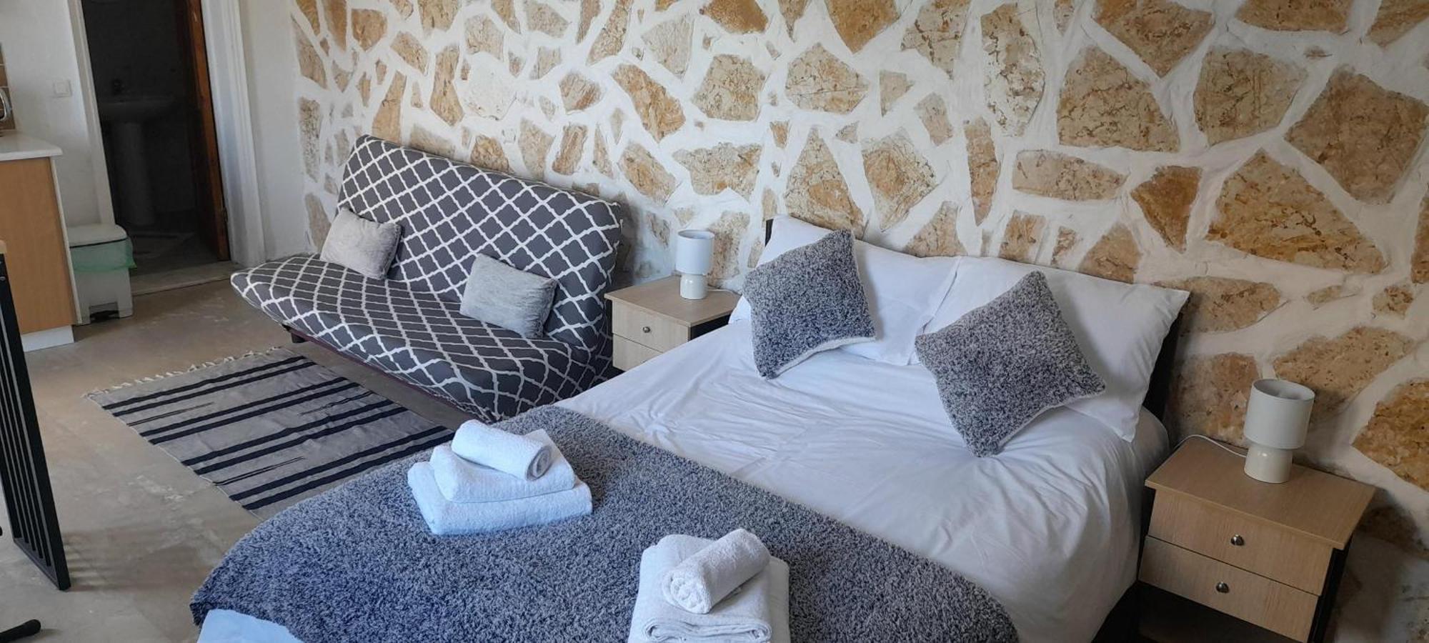 Lovely Studio In Strinilas With Its Own Pool Екстериор снимка